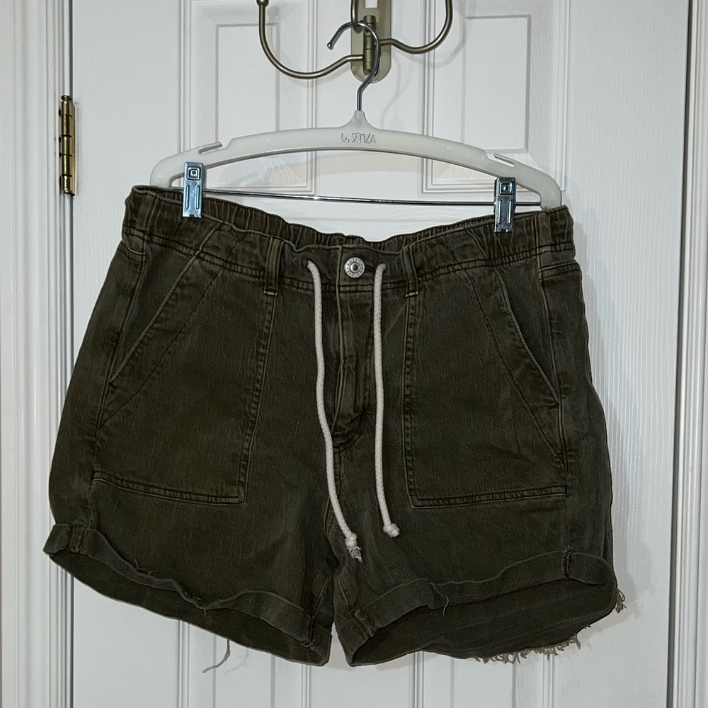 American Eagle Size 14 Green Shorts